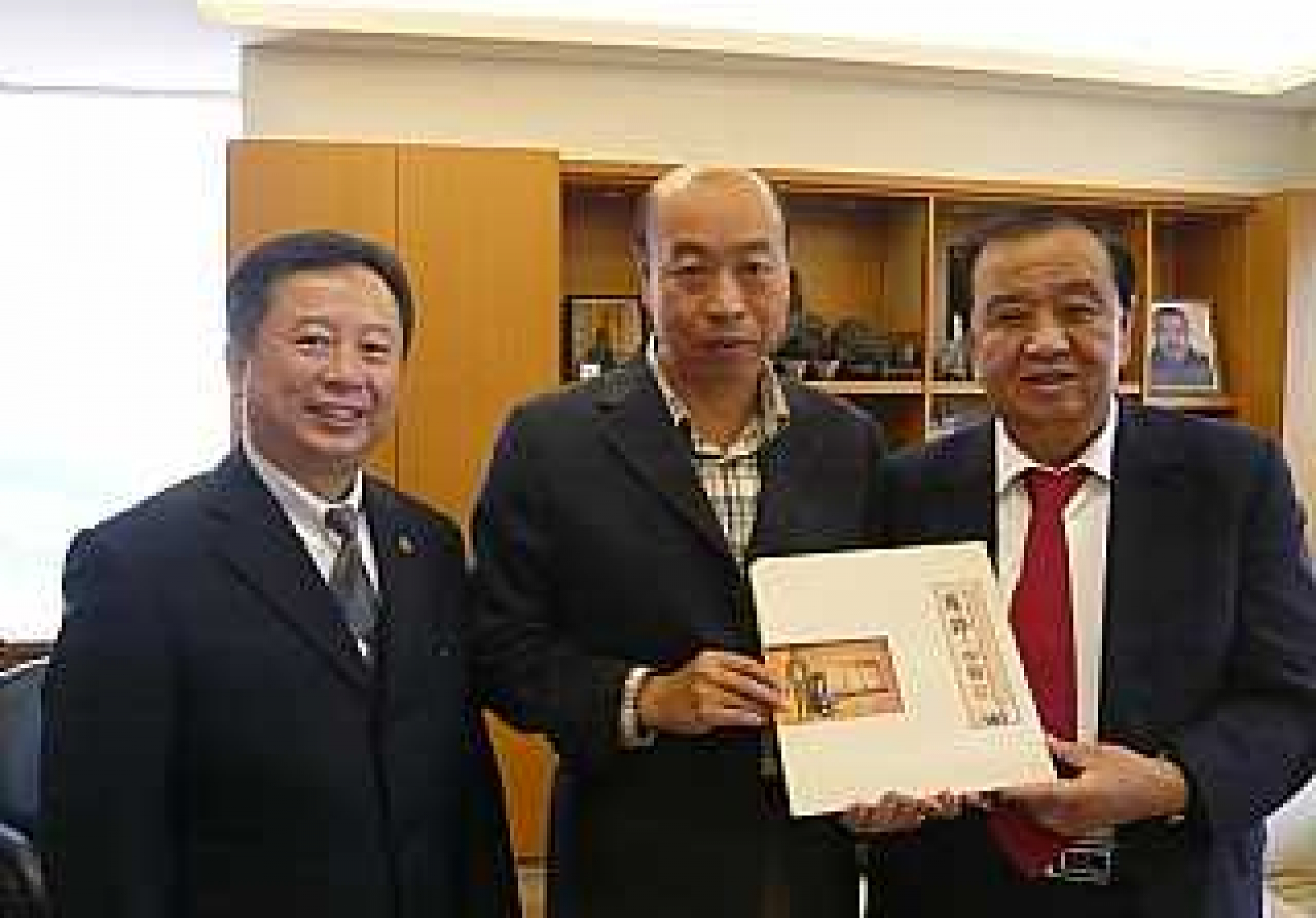 衛生署中醫藥黃主委與鄧良月主席率團親臨CIVA-USA秘書處辦公室